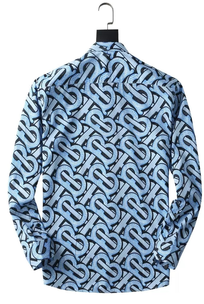 Les chemises Burberry incarnent l’élégance britannique et un style intemporel. Réputées pour leur design iconique et leur qualité exceptionnelle, elles s’imposent comme un must-have pour les hommes raffinés. Fabriquées avec des matériaux premium, ces chemises allient confort et sophistication