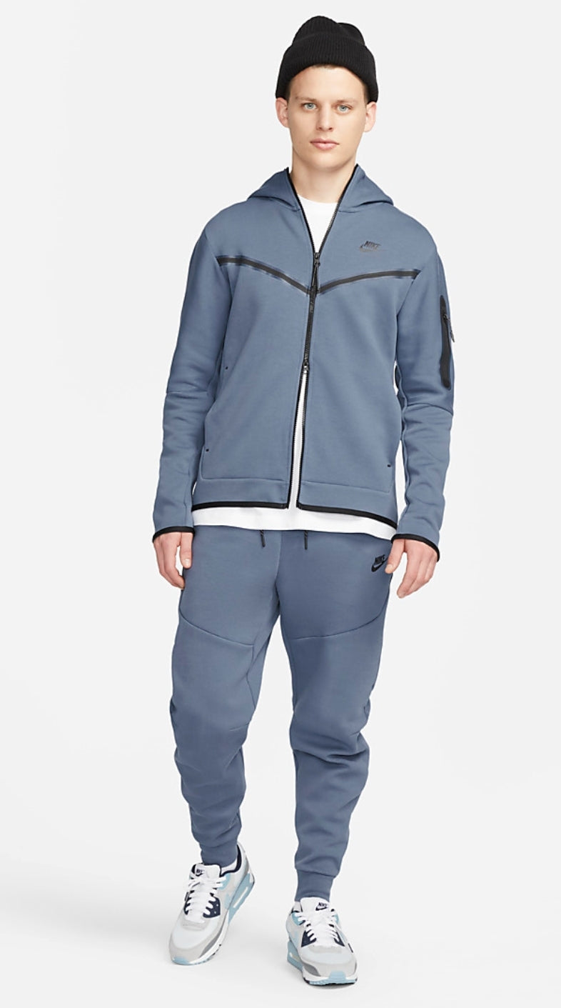 Les ensembles survêtement Nike combinent performance et style de manière exemplaire. Leur design dynamique.pas cher.le moins cher.