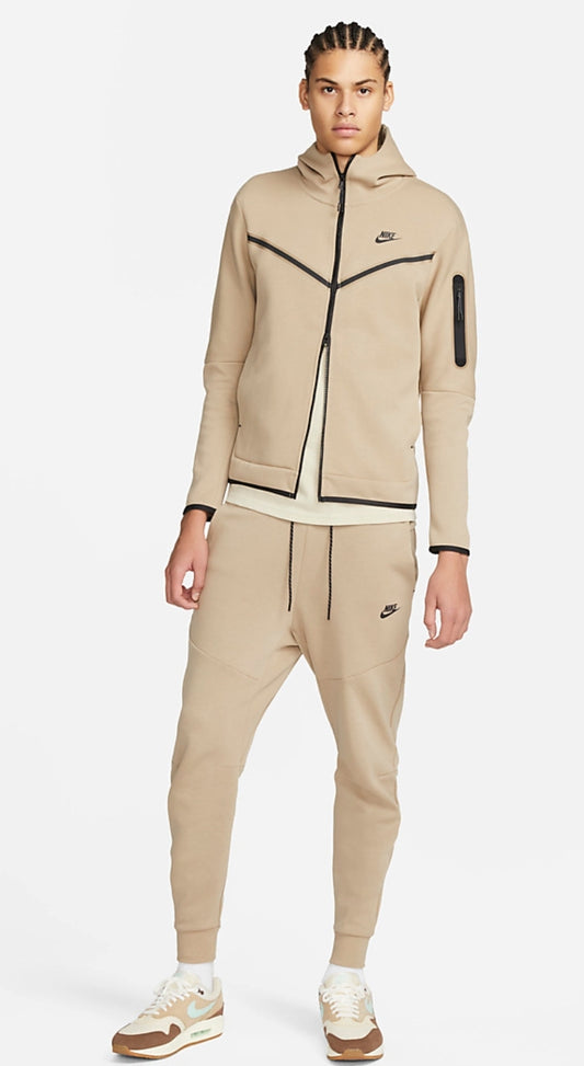 Les ensembles survêtement Nike combinent performance et style de manière exemplaire. Leur design dynamique.pas cher.le moins cher.