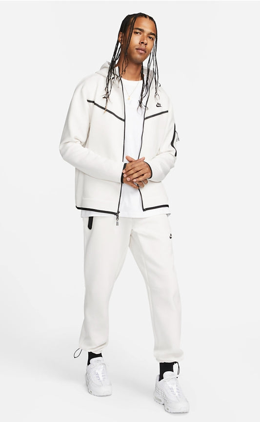 Les ensembles survêtement Nike combinent performance et style de manière exemplaire. Leur design dynamique.pas cher.le moins cher.