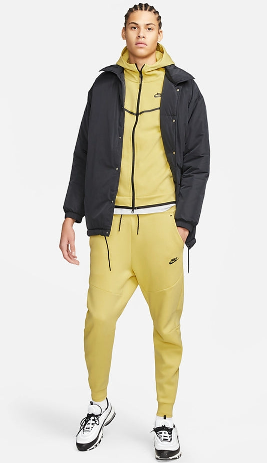 Les ensembles survêtement Nike combinent performance et style de manière exemplaire. Leur design dynamique.pas cher.le moins cher.