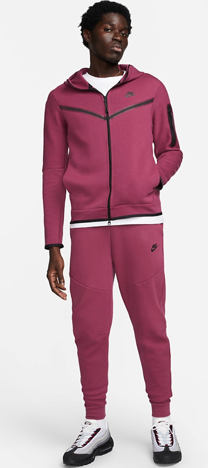 Les ensembles survêtement Nike combinent performance et style de manière exemplaire. Leur design dynamique.pas cher.le moins cher.