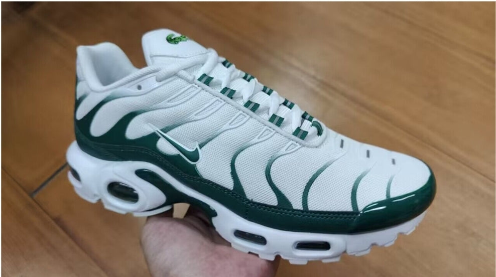 Les Baskets Nike Air Max Tn incarnent un style emblématique et une performance supérieure.
design distinctif.pas cher. Le moins cher.