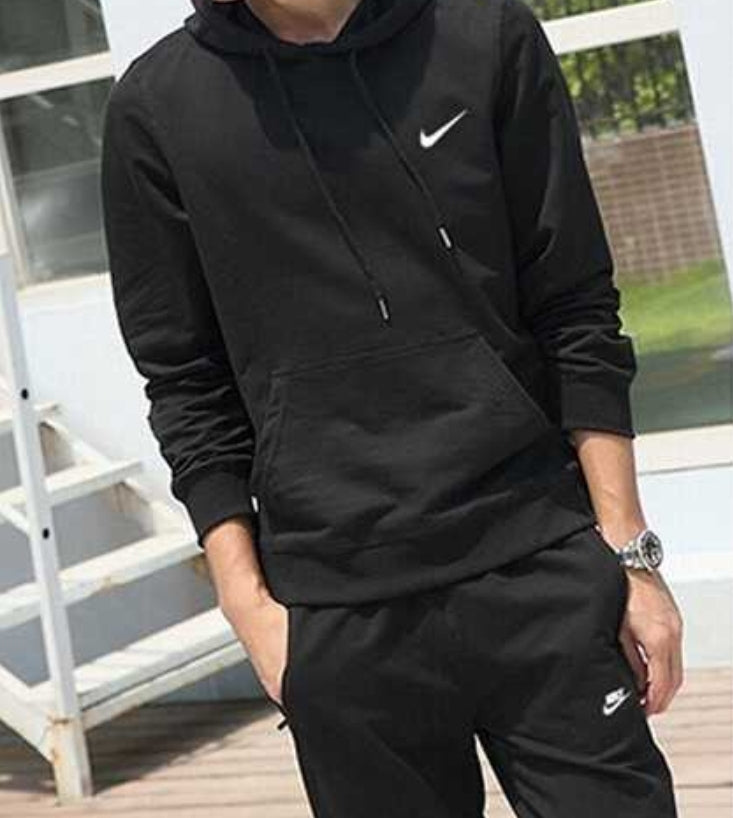 Les ensembles survêtement Nike combinent performance et style de manière exemplaire. Leur design dynamique.pas cher.le moins cher.