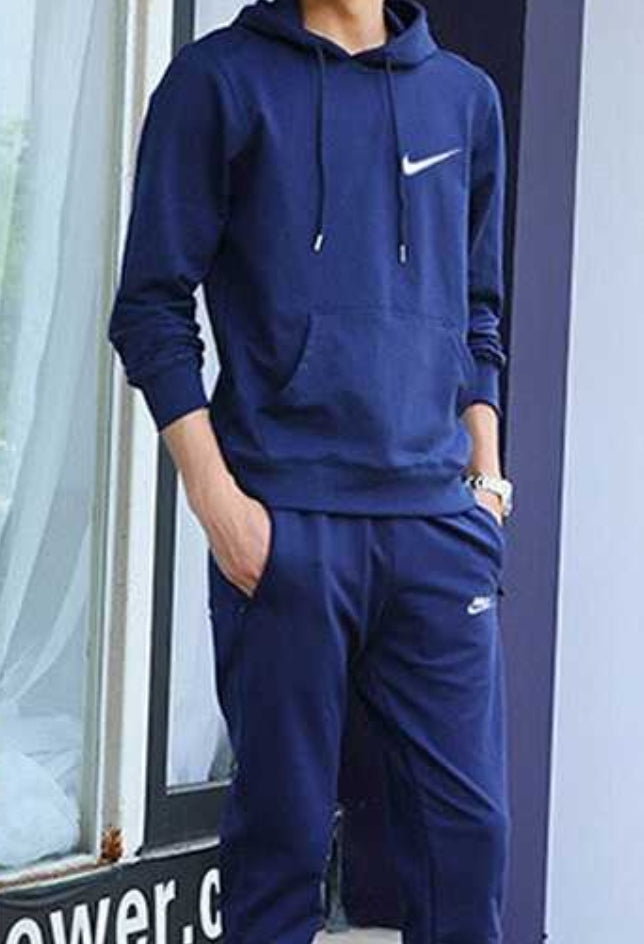 Les ensembles survêtement Nike combinent performance et style de manière exemplaire. Leur design dynamique.pas cher.le moins cher.