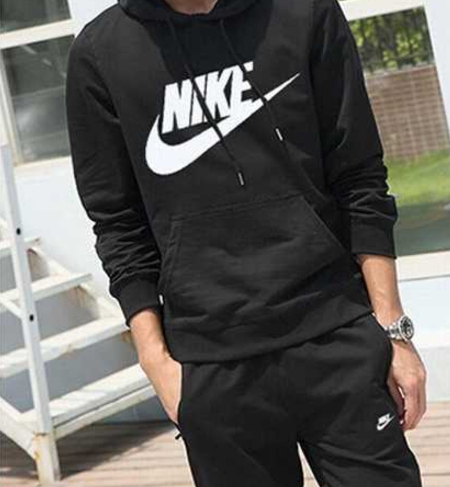 Les ensembles survêtement Nike combinent performance et style de manière exemplaire. Leur design dynamique.pas cher.le moins cher.