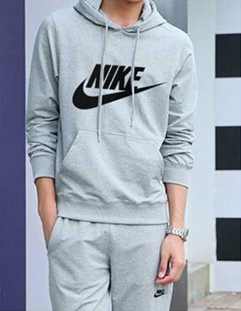 Les ensembles survêtement Nike combinent performance et style de manière exemplaire. Leur design dynamique.pas cher.le moins cher.