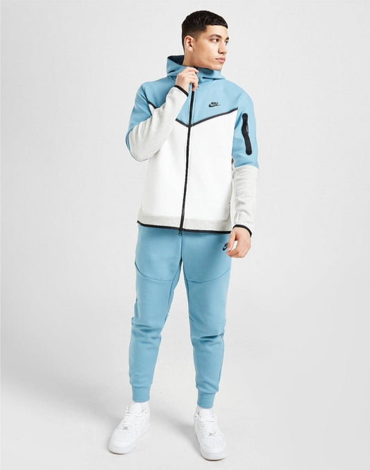 Les ensembles survêtement Nike combinent performance et style de manière exemplaire. Leur design dynamique.pas cher.le moins cher.