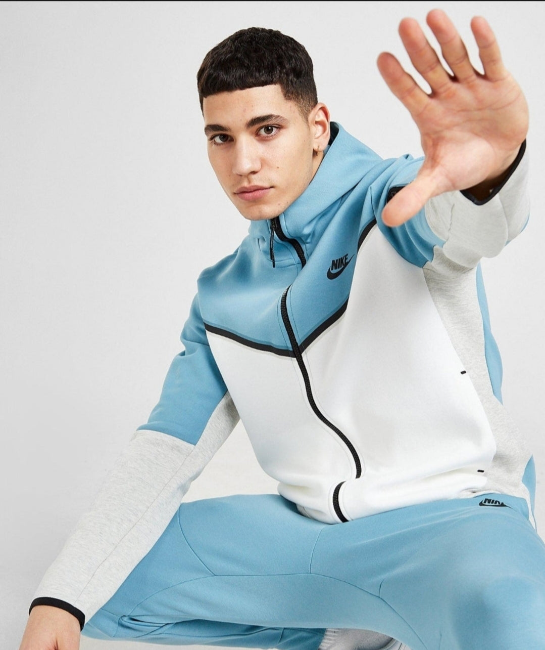 Les ensembles survêtement Nike combinent performance et style de manière exemplaire. Leur design dynamique.pas cher.le moins cher.