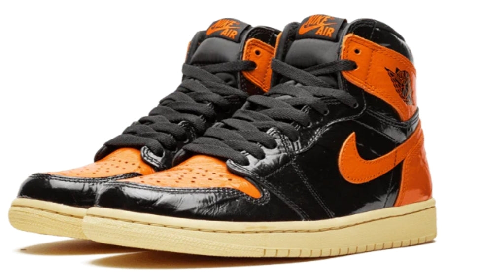 Les baskets Air Jordan 1 Low "Topaz Mist (GS)" pour femmes offrent une esthétique élégante avec des nuances de Topaz Mist.