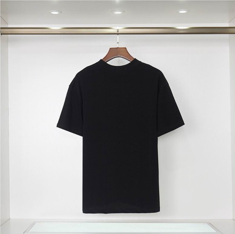 Le polo T-shirt Moncler pour homme incarne le summum de l'élégance décontractée et du style intempore design incontournable .au meilleur prix