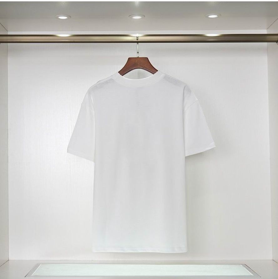 Le polo T-shirt Moncler pour homme incarne le summum de l'élégance décontractée et du style intempore design incontournable .au meilleur prix