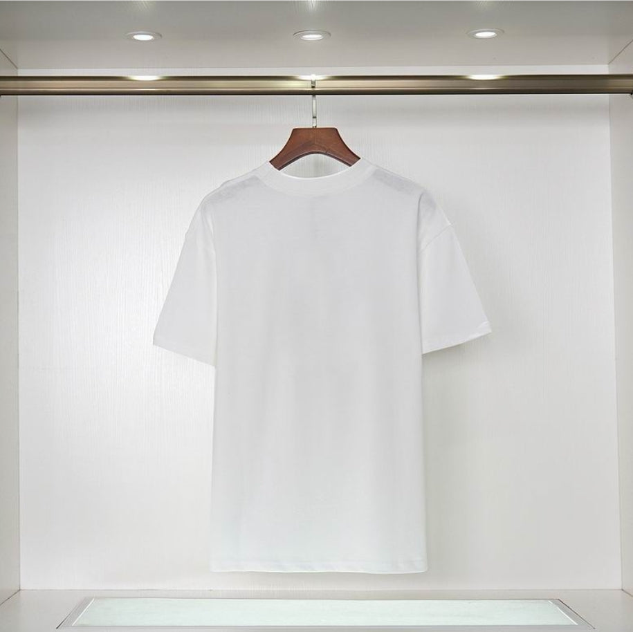 Le polo T-shirt Moncler pour homme incarne le summum de l'élégance décontractée et du style intempore design incontournable .au meilleur prix