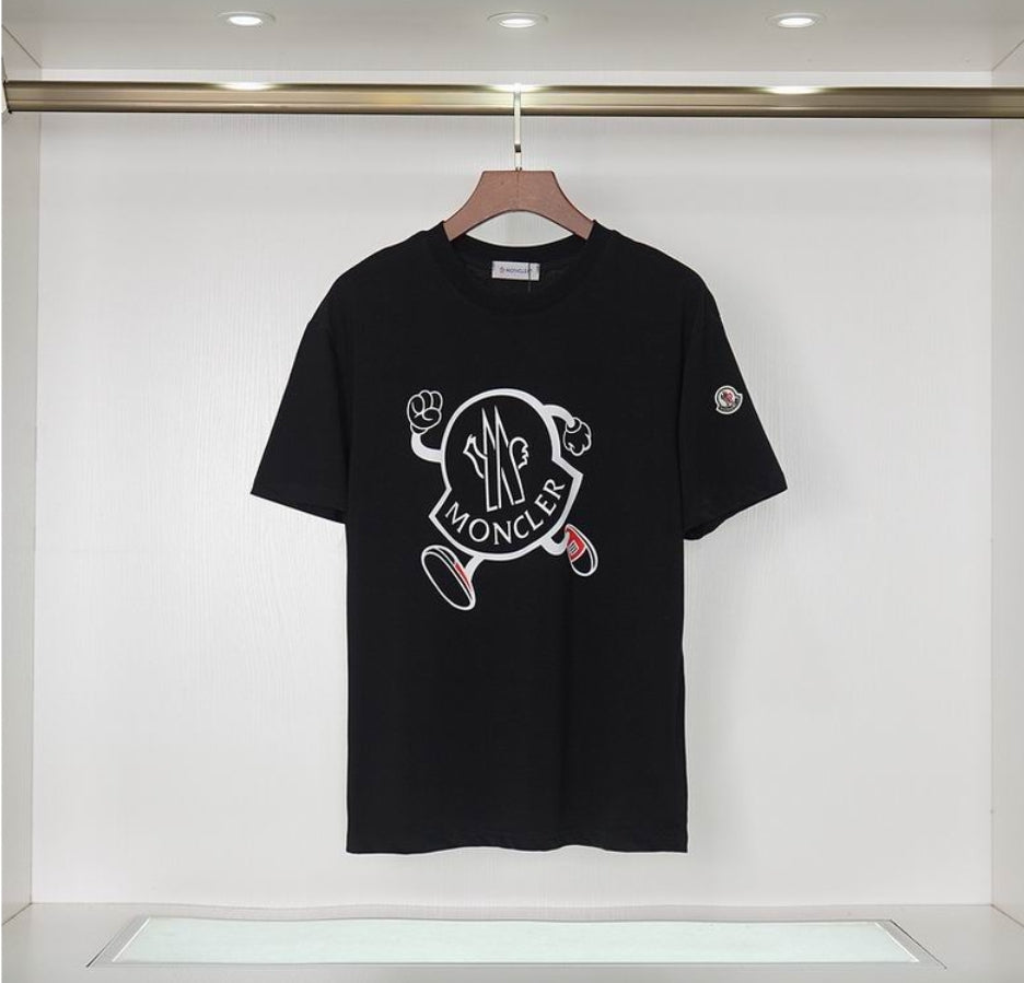Le polo T-shirt Moncler pour homme incarne le summum de l'élégance décontractée et du style intempore design incontournable .au meilleur prix