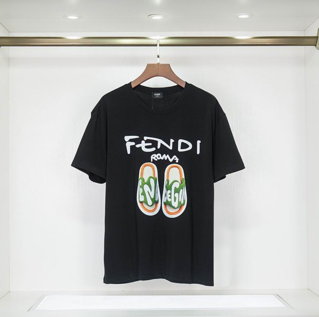Les polos T-shirt Fendi pour homme incarnent l’élégance italienne avec une touche de modernité , caractéristiques de la maison Fendi. Au meilleur prix