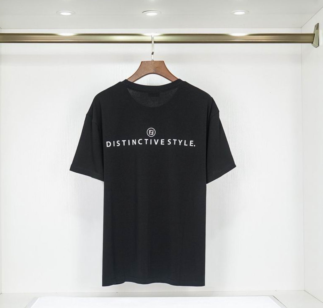 Les polos T-shirt Fendi pour homme incarnent l’élégance italienne avec une touche de modernité , caractéristiques de la maison Fendi. Au meilleur prix