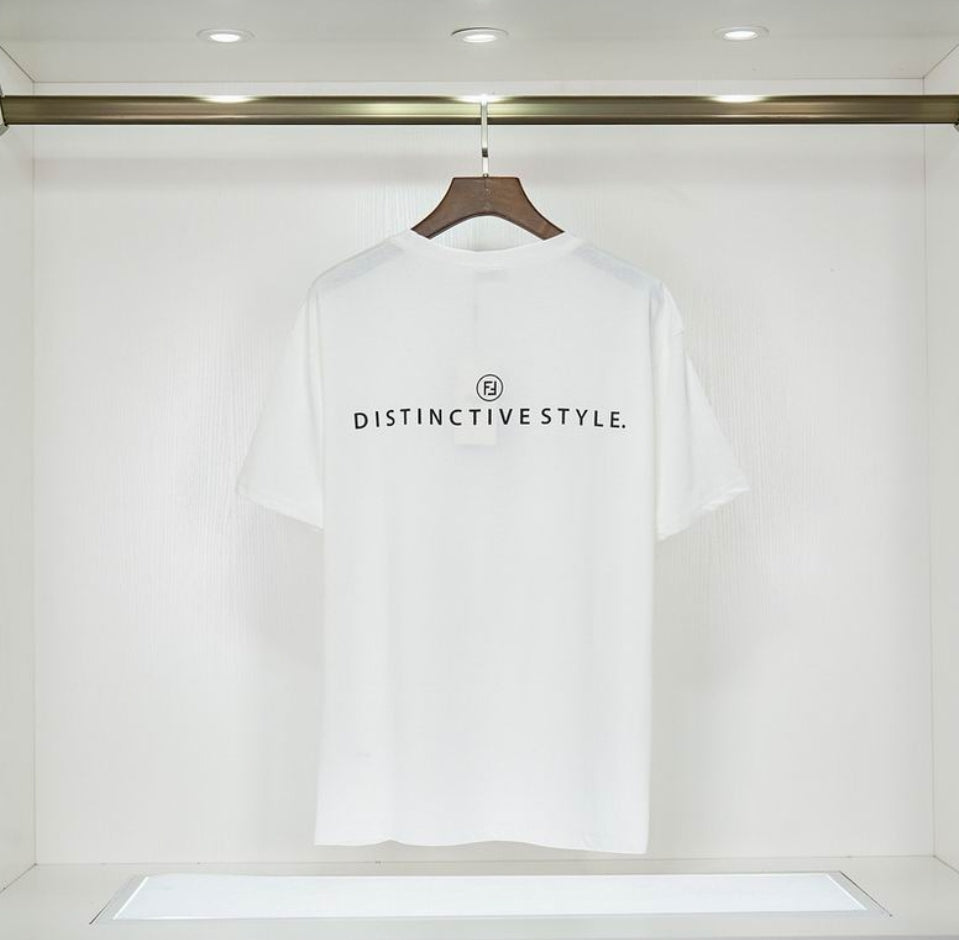 Les polos T-shirt Fendi pour homme incarnent l’élégance italienne avec une touche de modernité , caractéristiques de la maison Fendi. Au meilleur prix