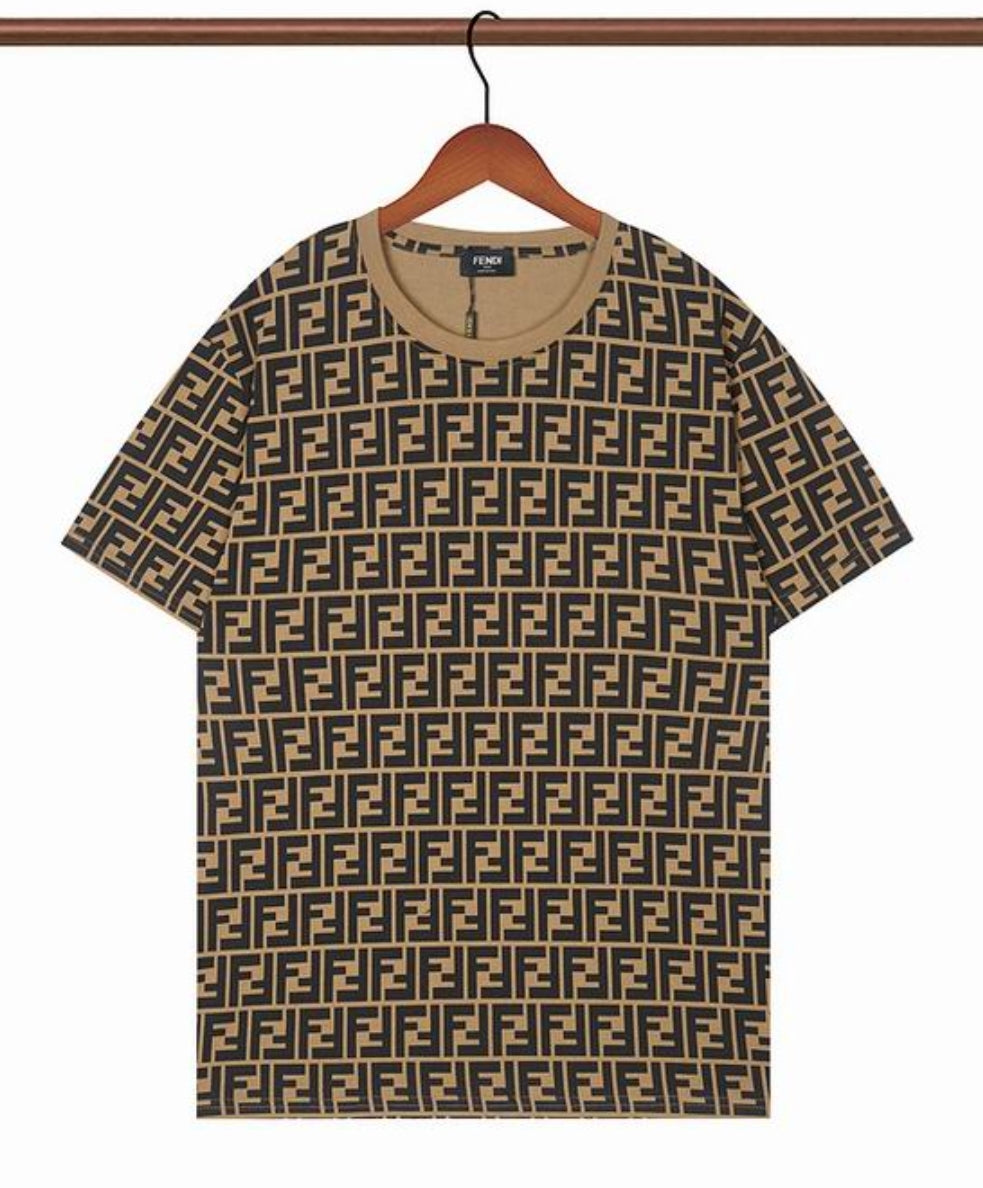 Les polos T-shirt Fendi pour homme incarnent l’élégance italienne avec une touche de modernité , caractéristiques de la maison Fendi. Au meilleur prix