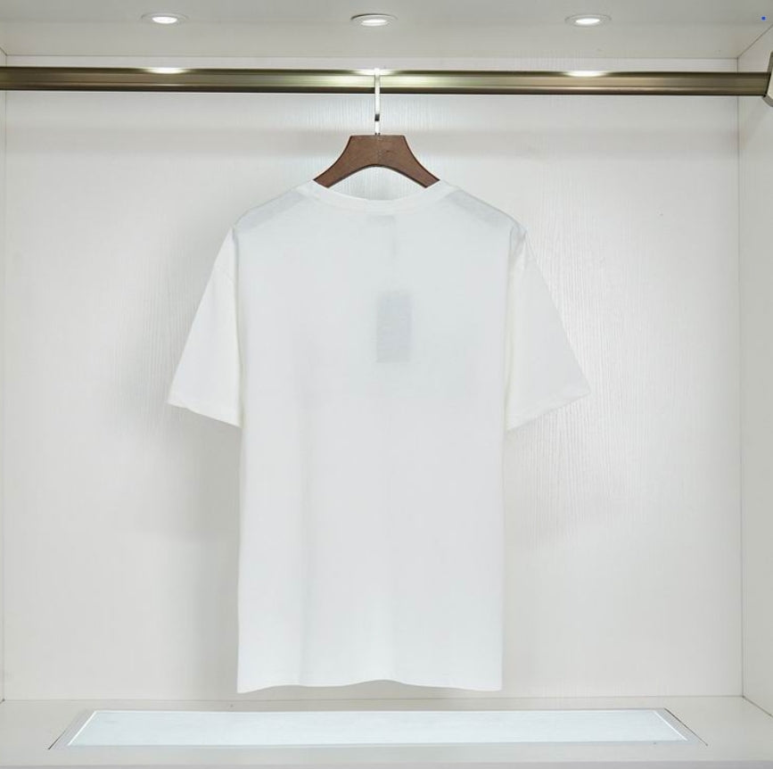 Les polos T-shirt Fendi pour homme incarnent l’élégance italienne avec une touche de modernité , caractéristiques de la maison Fendi. Au meilleur prix