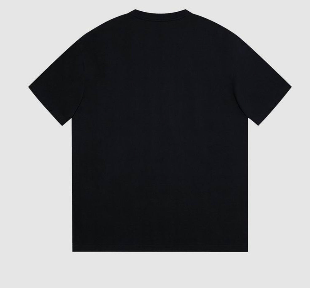 Les polos T-shirt Fendi pour homme incarnent l’élégance italienne avec une touche de modernité , caractéristiques de la maison Fendi. Au meilleur prix