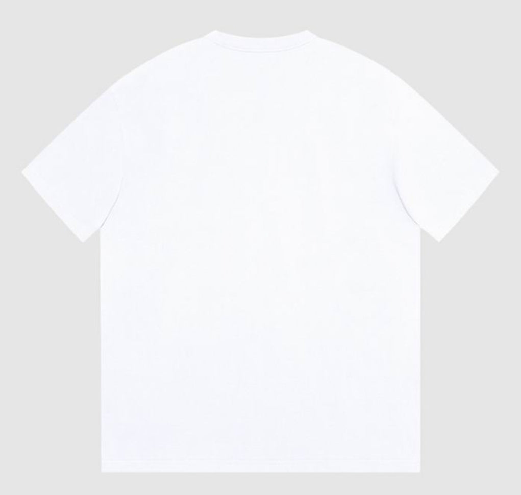 Les polos T-shirt Fendi pour homme incarnent l’élégance italienne avec une touche de modernité , caractéristiques de la maison Fendi. Au meilleur prix