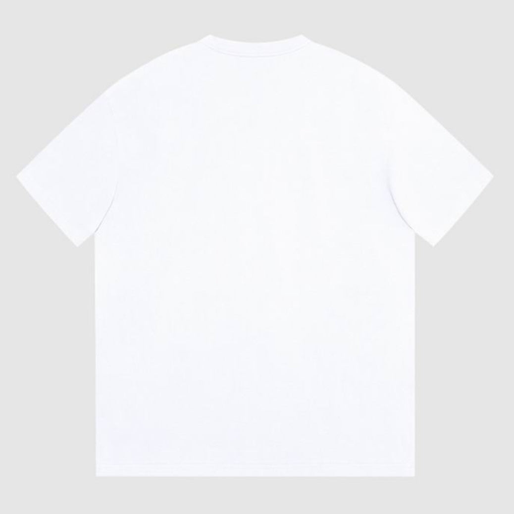 Les polos T-shirt Fendi pour homme incarnent l’élégance italienne avec une touche de modernité , caractéristiques de la maison Fendi. Au meilleur prix