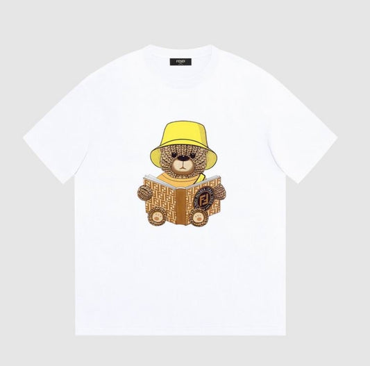 Les polos T-shirt Fendi pour homme incarnent l’élégance italienne avec une touche de modernité , caractéristiques de la maison Fendi. Au meilleur prix