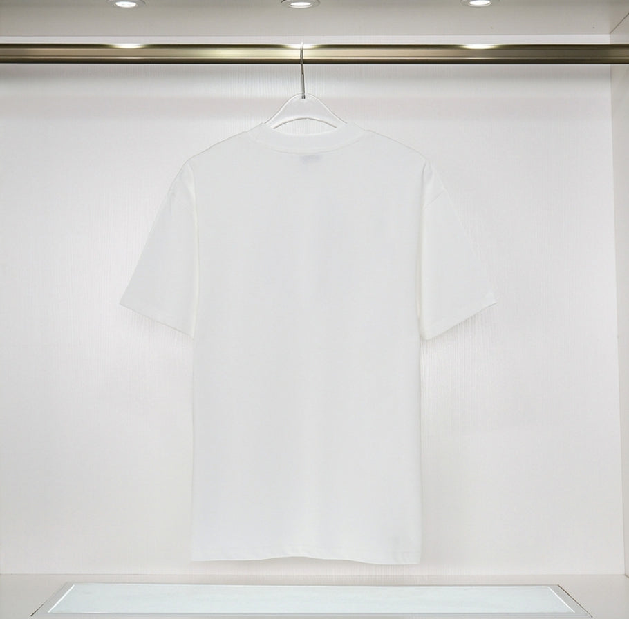 Les polos T-shirt Fendi pour homme incarnent l’élégance italienne avec une touche de modernité , caractéristiques de la maison Fendi. Au meilleur prix