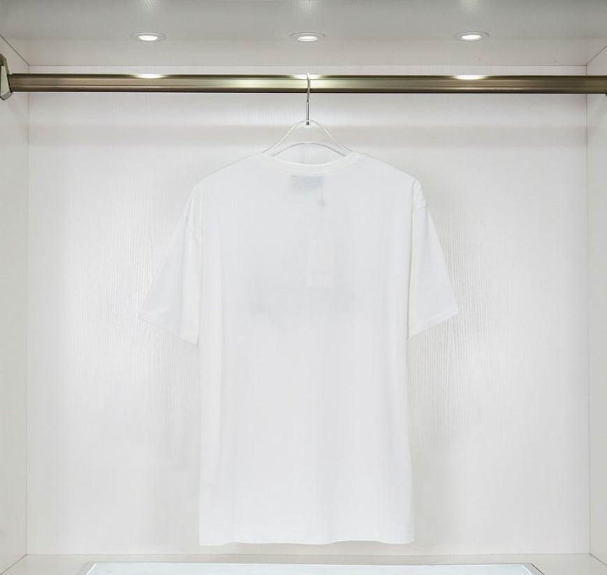 Les polos T-shirt Fendi pour homme incarnent l’élégance italienne avec une touche de modernité , caractéristiques de la maison Fendi. Au meilleur prix