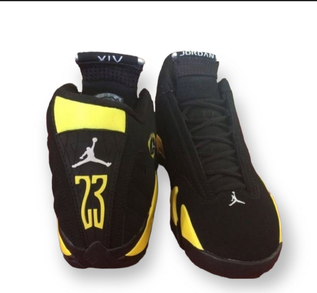 Les baskets Air Jordan 14 offrent un style emblématique et une performance exceptionnelle.
design distinctif. Pas cher. Moins cher.