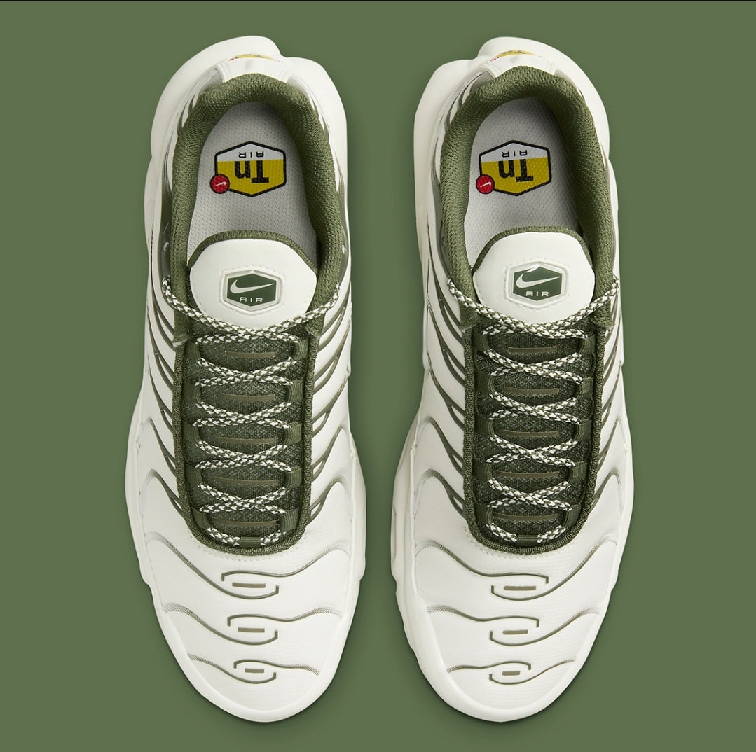 Les  Baskets Nike Air Max Tn incarnent un style emblématique et une performance supérieure.
design distinctif et unique, pas cher. Le moins cher.