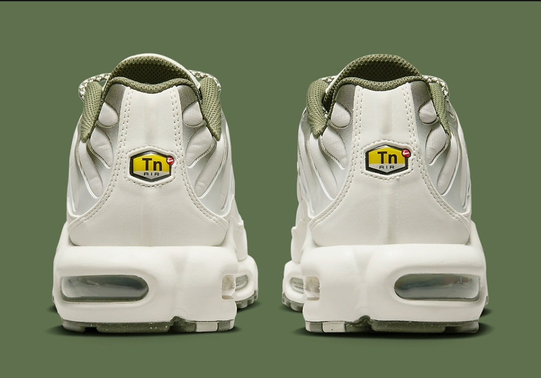 Les  Baskets Nike Air Max Tn incarnent un style emblématique et une performance supérieure.
design distinctif et unique, pas cher. Le moins cher.