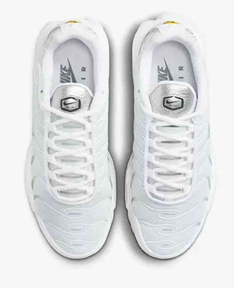 Les  Baskets Nike Air Max Tn incarnent un style emblématique et une performance supérieure.
design distinctif et unique, pas cher. Le moins cher.