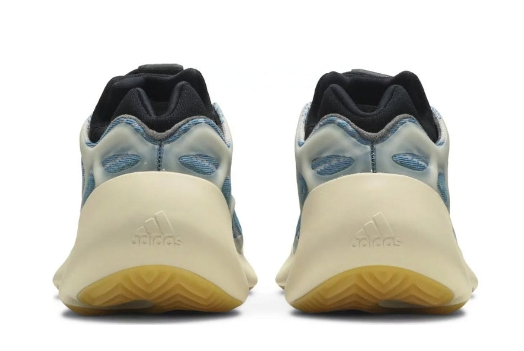 Les Yeezy 700 V3 femme sont des pièces maîtresses de la mode. Depuis leur introduction.
Elles ont conquis les amateurs de mode grâce à leur esthétique audacieuse et leurs innovations techniques.
