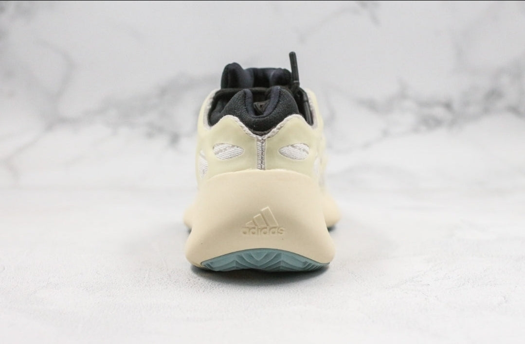 Les Yeezy 700 V3 femme sont des pièces maîtresses de la mode. Depuis leur introduction.
Elles ont conquis les amateurs de mode grâce à leur esthétique audacieuse et leurs innovations techniques.