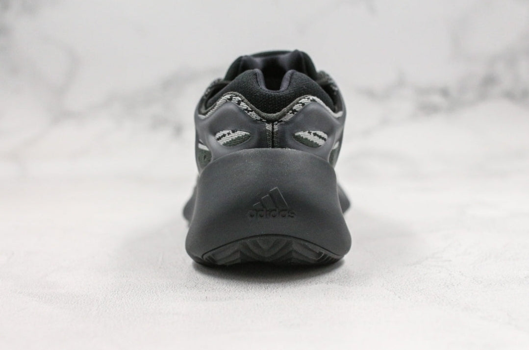 Les Yeezy 700 V3 femme sont des pièces maîtresses de la mode. Depuis leur introduction.
Elles ont conquis les amateurs de mode grâce à leur esthétique audacieuse et leurs innovations techniques.