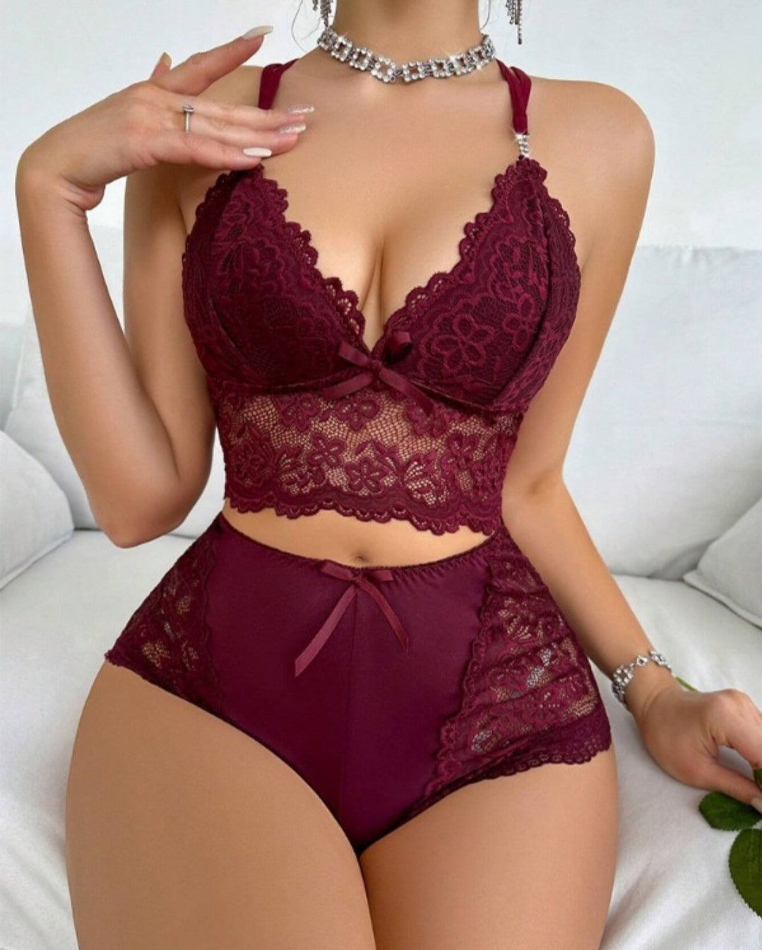 Ensemble de lingerie en dentelle contrastée avec nœud papillon et perles et chaîne