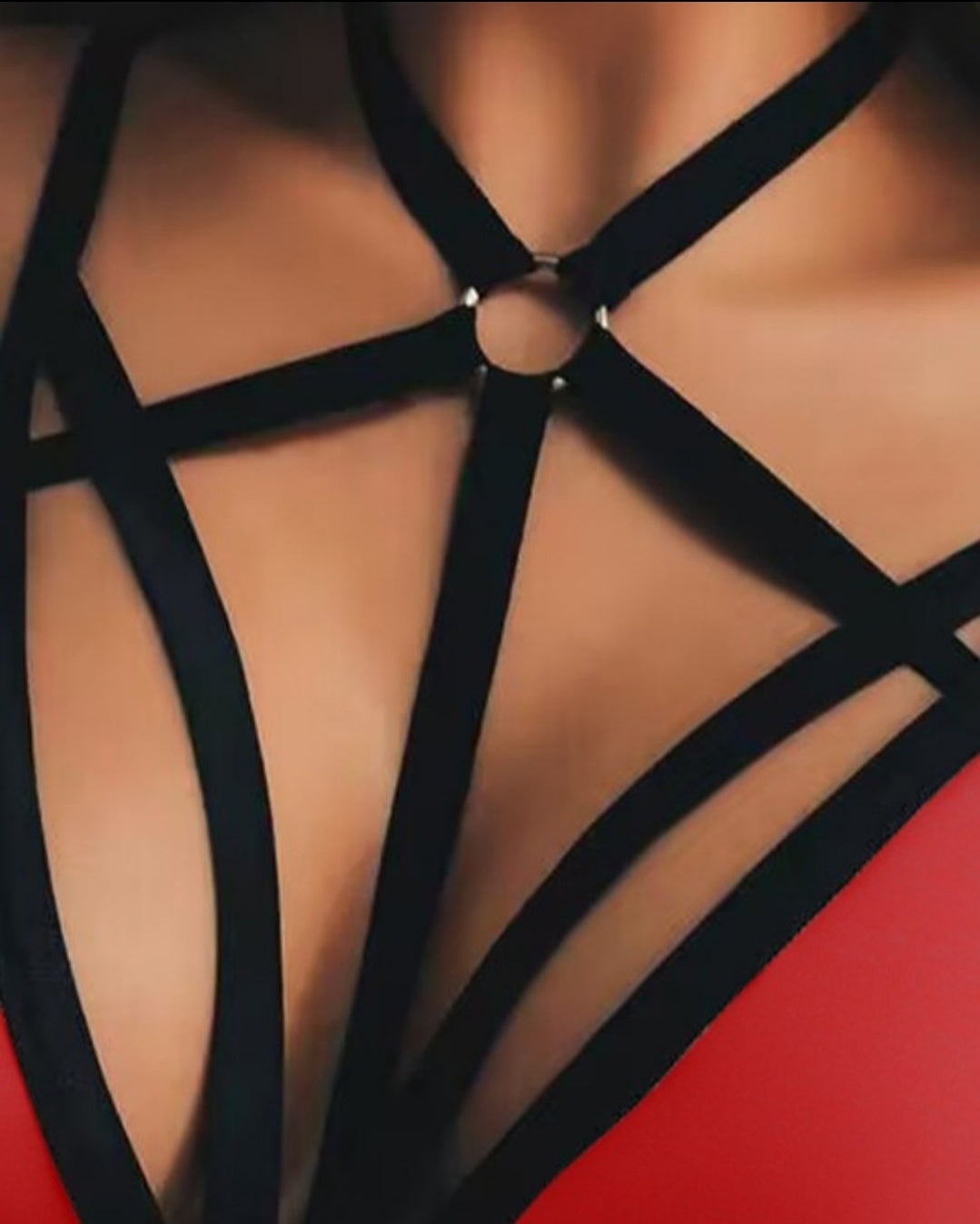 Soutien-gorge sans manches à découpes et anneau de couleur unie