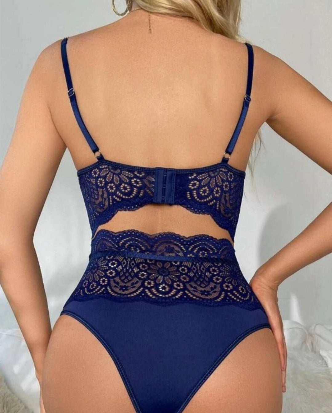 Ensemble de lingerie avec jarretière en dentelle