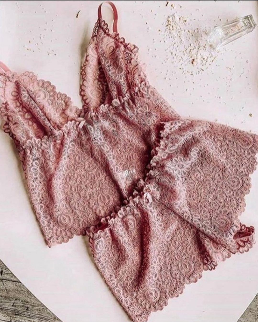 Ensemble de lingerie décoratif en dentelle au crochet à motif floral et nœud papillon