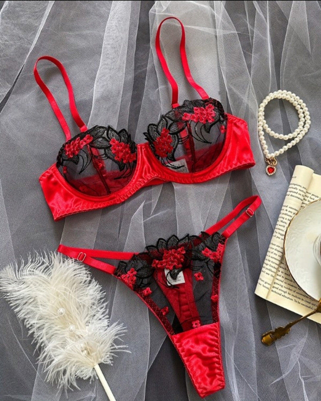 Ensemble de lingerie avec patch en maille brodée florale