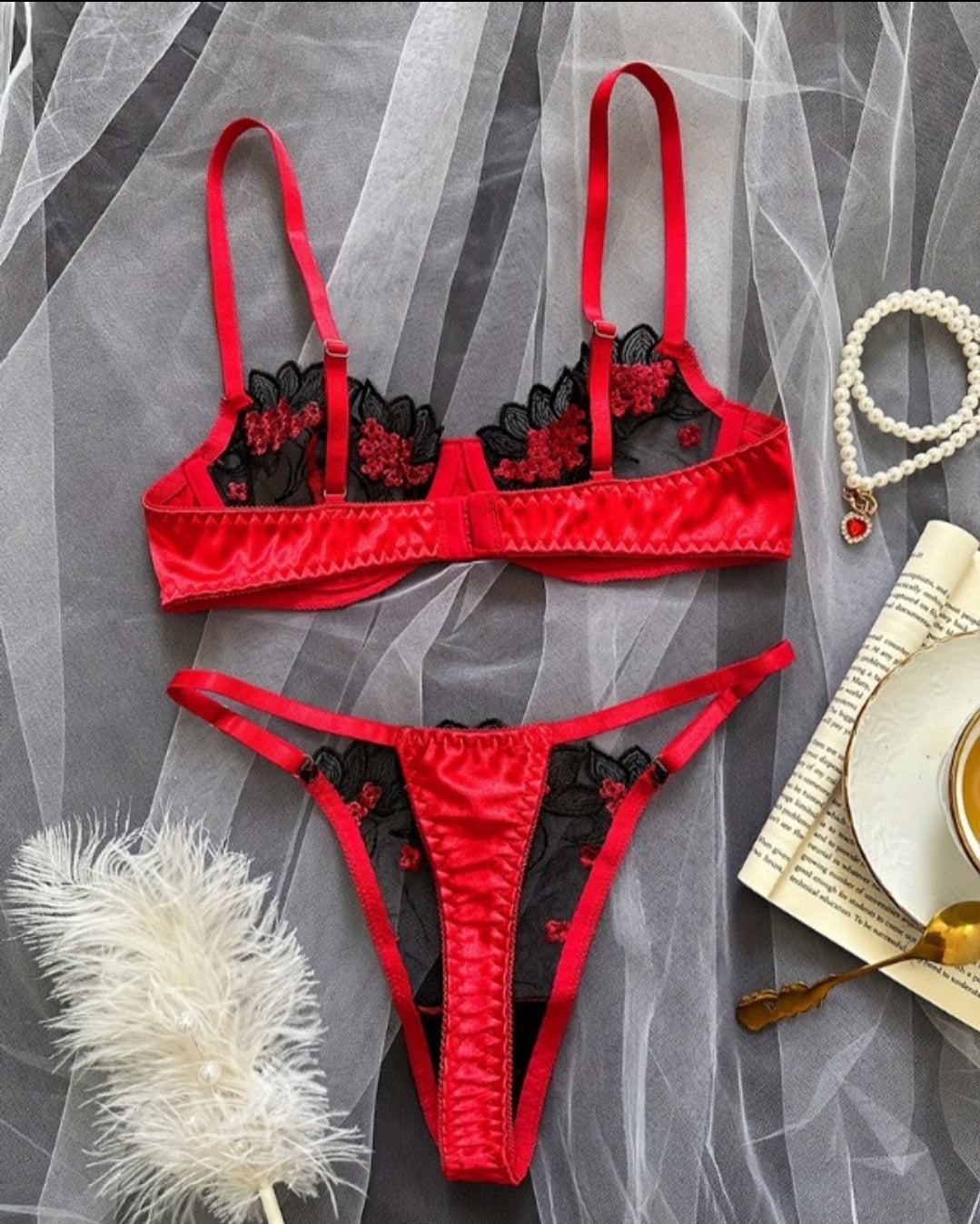 Ensemble de lingerie avec patch en maille brodée florale