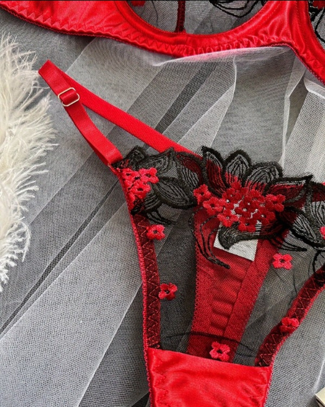 Ensemble de lingerie avec patch en maille brodée florale