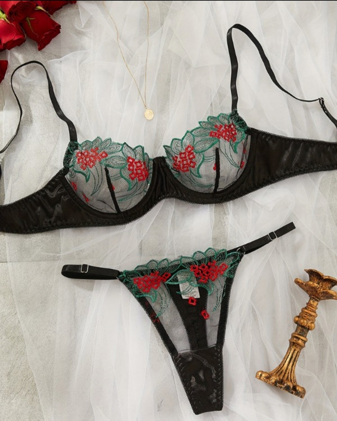 Ensemble de lingerie avec patch en maille brodée florale