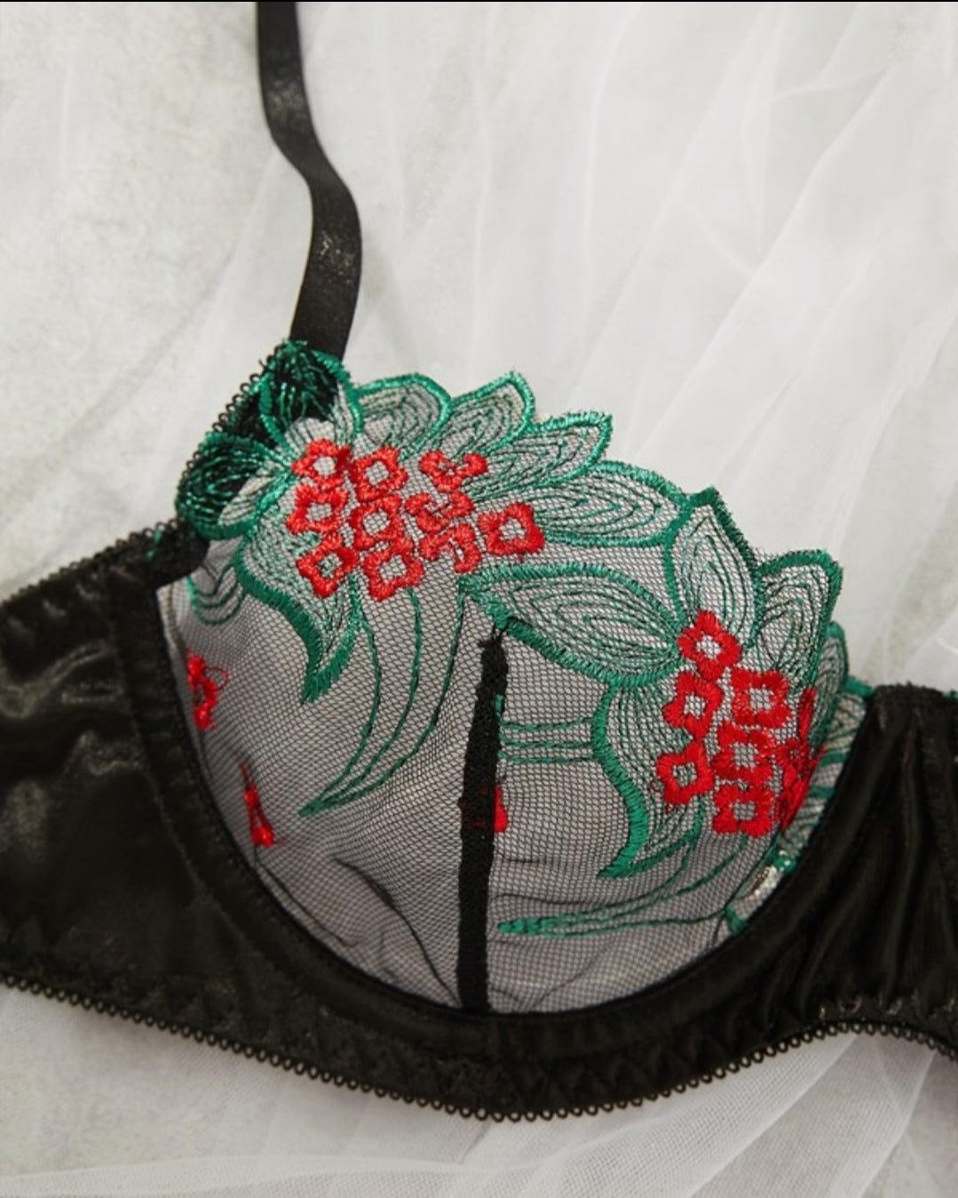 Ensemble de lingerie avec patch en maille brodée florale
