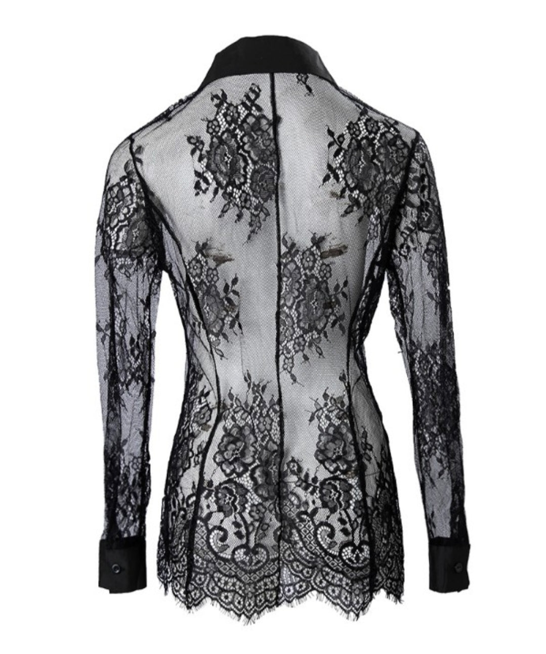 Nuisette en dentelle transparente boutonnée sur le devant