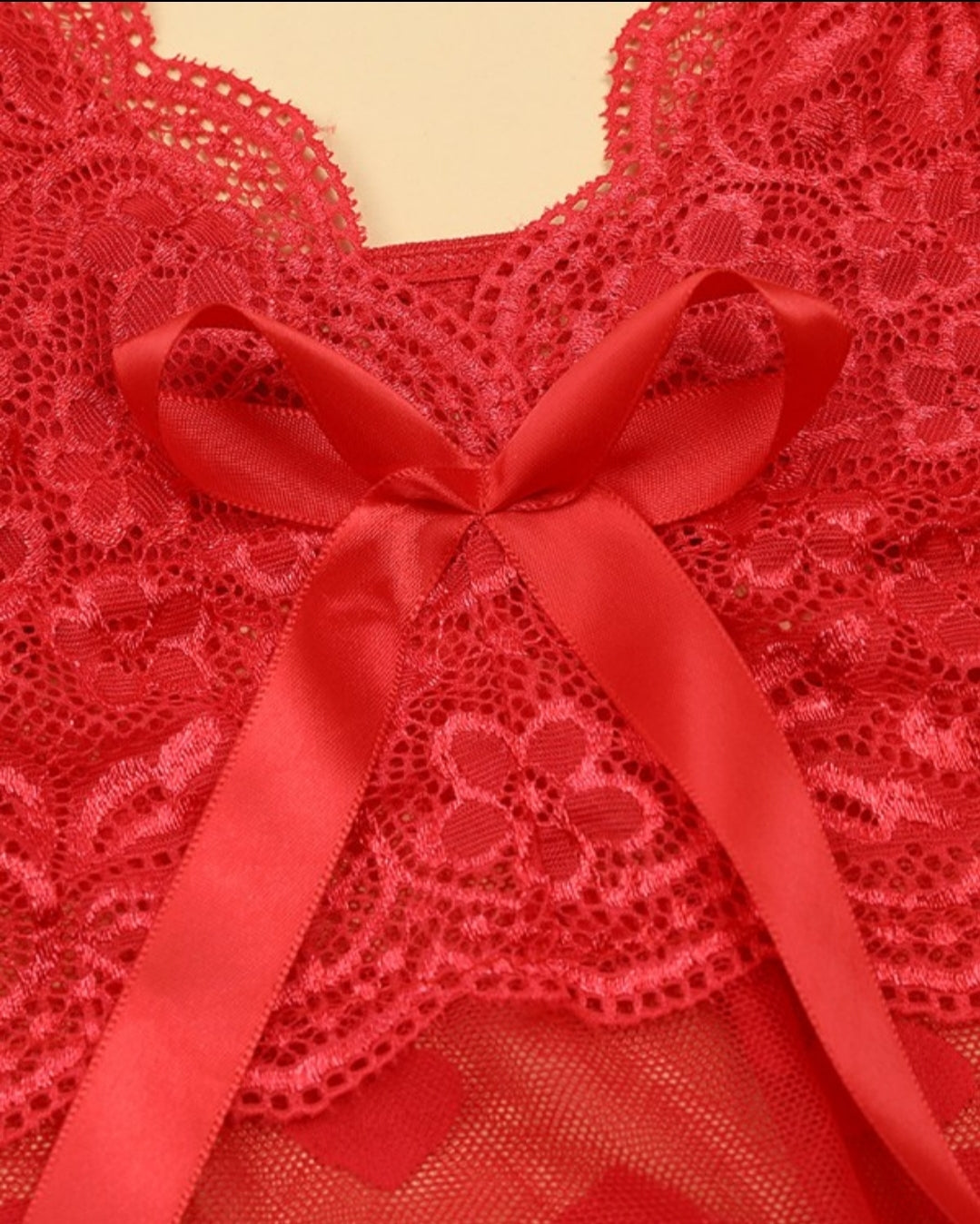 Nuisette en maille transparente flouquée cœur en dentelle contrastante avec string