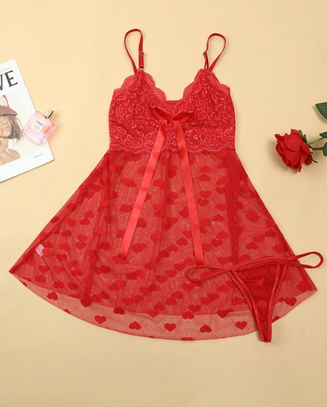 Nuisette en maille transparente flouquée cœur en dentelle contrastante avec string