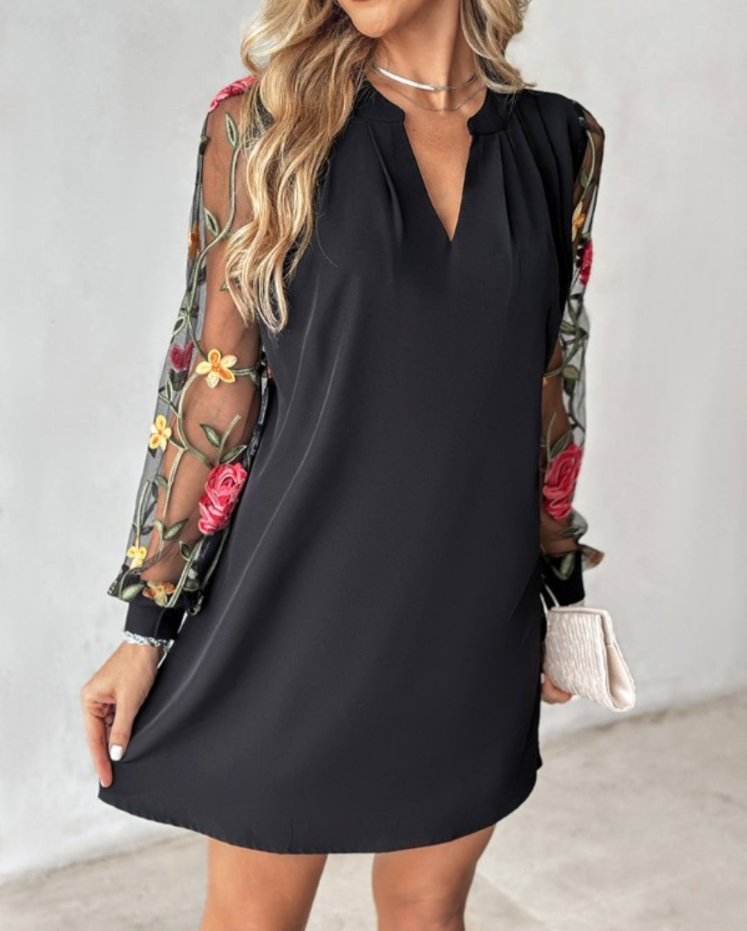 Robe décontractée Froncé à patch en maille brodée de fleurs
