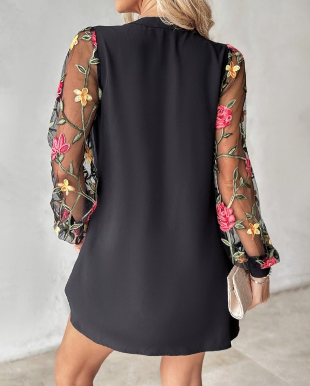 Robe décontractée Froncé à patch en maille brodée de fleurs